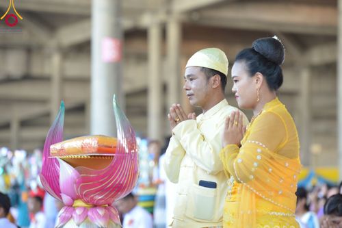 ภาพ No.100025:พิธีทอดผ้าป่า เมียนมาร์ และพิธีสวดธรรมจักร ครั้งที่ 5 ประจำปี พ.ศ. 2566 วันอาทิตย์ที่ 3 ธันวาคม พ.ศ. 2566