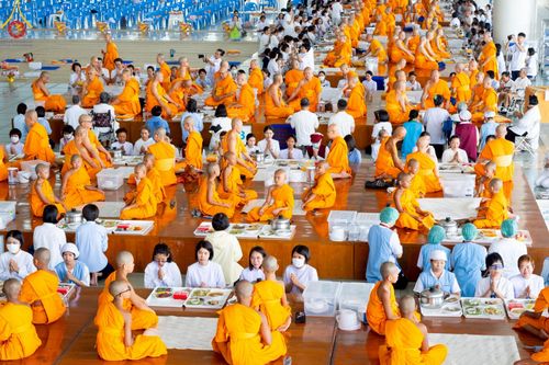 ภาพ No.213471:วันเสาร์ที่ 29 มีนาคม พ.ศ. 2568 พิธีถวายภัตตาหารเมนูสวรรค์ "เพื่อการบรรลุธรรม" ณ หอฉันคุณยายอาจารย์ฯ วัดพระธรรมกาย