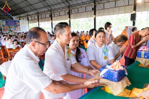 ภาพ No.176932:พิธีทอดกฐิน ณ วัดศรีวรรณวนาราม จ.ปทุมธานี ในโครงการทอดกฐินสามัคคีทั่วไทย 30,000 วัด บูชาธรรม 80 ปี หลวงพ่อธัมมชโย โดยคณะศิษยานุศิษย์วัดพระธรรมกาย วันที่ 2 พฤศจิกายน พ.ศ. 2567