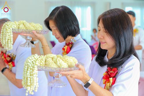 ภาพ No.291138:วันพุธที่ 7 มกราคม พ.ศ. 2569  พิธีบรรจุพระบรมสารีริกธาตุภายในพระเกตุองค์พระประธาน สมโภชพระประธาน พระธรรมกาย พิธีทอดผ้าป่า บุญแสงสว่าง ติดตั้งโซล่าเซล ณ ศูนย์ปฏิบัติธรรมพระมงคลเทพมุนี อ.สองพี่น้อง จ.สุพรรณบุรี