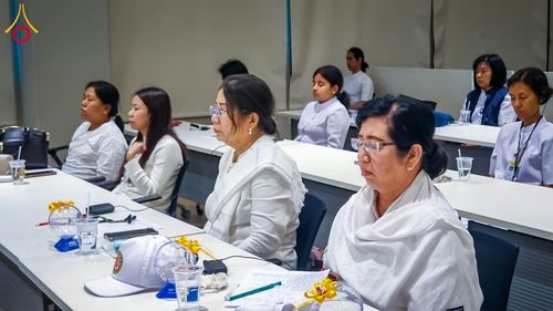 ภาพ No.313132:วันที่ 4 มีนาคม พ.ศ. 2559 หลวงพ่อทัตตชีโว รองเจ้าอาวาสวัดพระธรรมกาย ได้เมตตาถวายการต้อนรับปฏิสันถารพระอาคันตุกะจาก 19 ประเทศ ที่เดินทางมาร่วมงานวันมาฆบูชา ณ วัดพระธรรมกาย