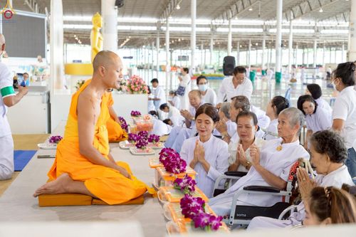 ภาพ No.240592:วันพุธที่ 27 สิงหาคม พ.ศ. 2568 พิธีตักบาตร ในวันธรรมชัย ณ วัดพระธรรมกาย จ.ปทุมธานี
