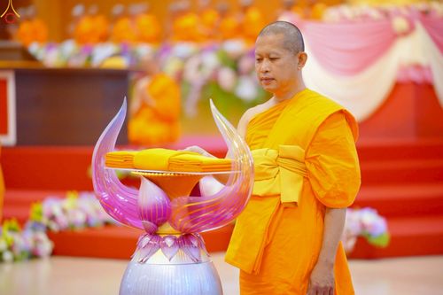 ภาพ No.251752:วันที่ 10 ตุลาคม พ.ศ. 2568 พิธีทอดผ้าป่าสมทบกฐินวัดพระธรรมกาย และสมทบกฐิน 30,000 กว่าวัดทั่วประเทศ ครั้งที่ 3 ณ สภาธรรมกายสากล วัดพระธรรมกาย