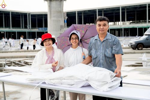 ภาพ No.225250:วันที่ 20 - 27 เมษายน พ.ศ. 2568 "ภาพแห่งความปลื้มที่ไม่มีวันจบ" คณะสงฆ์สามเณร เจ้าหน้าที่ และสาธุชน ร่วมแรงร่วมใจกันเตรียมงานและเก็บงาน เพื่อวันคุ้มครองโลก พิธีถวายมหาสังฆทานคณะสงฆ์ 40,000 กว่าวัดทั่วประเทศ