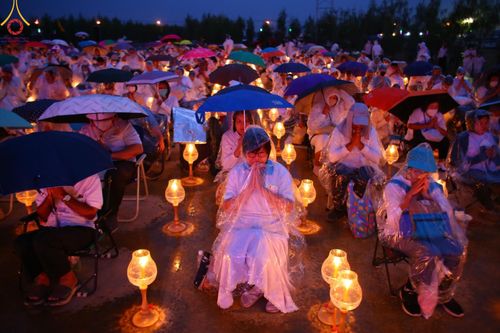 ภาพ No.118378:พิธีจุดประทีปถวายเป็นพุทธบูชา และบูชาธรรมมหาปูชนียาจารย์ พระมงคลเทพมุนี(สด จนฺทสโร) วันที่ 24 มกราคม พ.ศ. 2567 ณ อนุสรณ์สถานบางปลา อ.บางเลน จ.นครปฐม