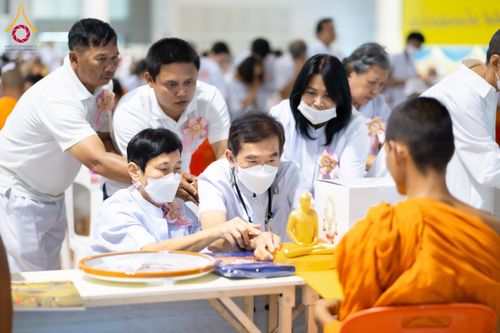 ภาพ No.60138:พิธีเจริญพระพุทธมนต์ "ฉลองอายุวัฒนมงคล 80 ปี หลวงพ่อธัมมชโย" พิธีถวายไทยธรรม คณะสงฆ์ 10,000 กว่าวัดทั่วประเทศ ในวันคุ้มครองโลก วันจันทร์ที่ 22 เมษายน พ.ศ. 2567 ณ สภาธรรมกายสากล วัดพระธรรมกาย จ.ปทุมธานี