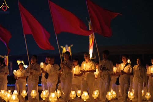 ภาพ No.124950:พิธีเวียนประทักษิณและจุดมาฆประทีป ในวันมาฆบูชา เสาร์ที่ 24 กุมภาพันธ์ พ.ศ. 2567 ณ พระมหาธรรมกายเจดีย์ วัดพระธรรมกาย