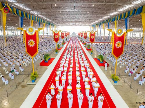 ภาพ No.215583:วันอาทิตย์ต้นเดือนที่ 6 เมษายน พ.ศ. 2568 ขบวนอัญเชิญผ้าป่าสมทบ มหาสังฆทาน 40,000 กว่าวัดทั่วประเทศ ณ สภาธรรมกายสากล วัดพระธรรมกาย