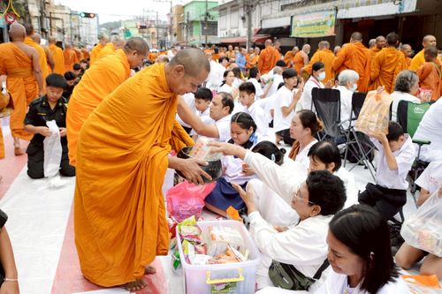 ภาพ No.245443:วันอาทิตย์ที่ 14 กันยายน พ.ศ. 2568 ตักบาตรพระ 555 รูป มหากุศล  น้อมถวายเป็นพุทธบูชา ณ หอนาฬิกาเบตง อ.เบตง จ.ยะลา