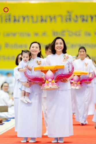 ภาพ No.215628:วันอาทิตย์ต้นเดือนที่ 6 เมษายน พ.ศ. 2568 ขบวนอัญเชิญผ้าป่าสมทบ มหาสังฆทาน 40,000 กว่าวัดทั่วประเทศ ณ สภาธรรมกายสากล วัดพระธรรมกาย