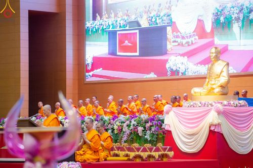 ภาพ No.160362:พิธีทอดผ้าป่าสมทบกฐินวัดพระธรรมกาย และสมทบกฐิน 30,000 วัดทั่วไทย ครั้งที่ 3 ณ สภาธรรมกายสากล วัดพระธรรมกาย วันพฤหัสบดีที่ 10 ตุลาคม พ.ศ. 2567