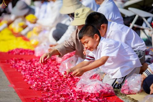 ภาพ No.287756:วันที่ 3 มกราคม พ.ศ. 2569 พิธีต้อนรับพระธรรมยาตรา ครั้งที่ 2 (ภาพชุดที่ 2) ในโครงการธรรมยาตรา กตัญญูบูชา มหาปูชนียาจารย์ พระมงคลเทพมุนี(สด จนฺทสโร) พระผู้ปราบมาร อนุสรณ์สถาน 7 แห่ง ปีที่ 14 ณ อนุสรณ์สถานมหาวิหารพระมงคลเทพมุนี (โลตัสแลนด์) อ.สองพี่น้อง จ.