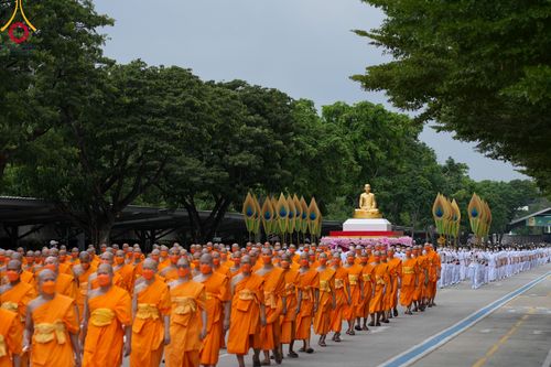 ภาพ No.89138:พิธีอัญเชิญรูปหล่อทองคำ  คุณยายอาจารย์มหารัตนอุบาสิกาจันทร์ ขนนกยูง เพื่อประดิษฐาน ณ มหาวิหารคุณยายอาจารย์ฯ เนื่องในวันครูผู้ค้นพบวิชชาธรรมกาย วันศุกร์ที่ 29 กันยายน พ.ศ. 2566
