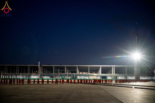 ภาพ No.285182:วันจันทร์ที่ 15 ธันวาคม พ.ศ.2568  บันทึกภาพหมู่ประวัติศาสตร์ โครงการบรรพชาอุปสมบทหมู่  รุ่นบูชาธรรมมหาปูชนียาจารย์ ประจำปี 2568 ณ ลานธรรมมหาธรรมกายเจดีย์ วัดพระธรรมกาย