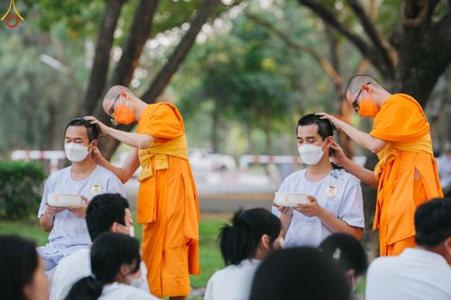 ภาพ No.80106:พิธีตัดปอยผมและปลงผมนาคธรรมทายาท โครงการอุปสมบทหมู่ธรรมทายาท พุทธศาสตร์สากลรุ่นที่ 7 (ภาคฤดูร้อน) วันอาทิตย์ที่ 9 เมษายน พ.ศ.2566