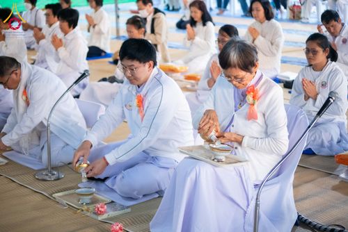 ภาพ No.290810:วันที่ 9 มกราคม พ.ศ. 2569 พิธีถวายภัตตาหารเป็นสังฆทาน แด่พระธรรมยาตรา ณ อนุสรณ์สถานคลองบางนางแท่น อ.สามพราน จ.นครปฐม ในโครงการธรรมยาตรา กตัญญูบูชา มหาปูชนียาจารย์ พระมงคลเทพมุนี(สด จนฺทสโร) พระผู้ปราบมาร อนุสรณ์สถาน 7 แห่ง ปีที่ 14