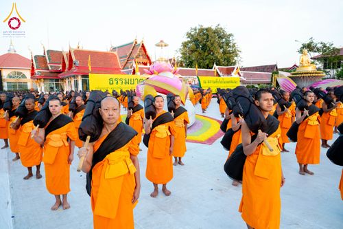 ภาพ No.294646:วันอาทิตย์ที่ 14 ธันวาคม พ.ศ.2568 พระธรรมยาตราปฏิบัติธรรมและถ่ายภาพหมู่ประวัติศาสตร์ ณ วัดสองพี่น้อง ต.ต้นตาล อ.สองพี่น้อง จ.สุพรรณบุรี ในโครงการธรรมยาตรา กตัญญูบูชา มหาปูชนียาจารย์ พระมงคลเทพมุนี(สด จนฺทสโร) พระผู้ปราบมาร อนุสรณ์สถาน 7 แห่ง ปีที่ 14