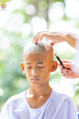 ภาพ No.79282:พิธีตัดปอยผม พิธีขอขมา มอบบาตร-ผ้าไตรนาคธรรมทายาท ในโครงการบรรพชาฟื้นฟูพระพุทธศาสนาทั่วไทย ณ ศูนย์อบรมเยาวชนนครปฐม วันเสาร์ที่ 1 เมษายน พ.ศ.2566