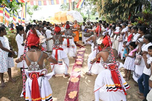 ภาพ No.278811:วันที่ 1 พฤศจิกายน  2568  กฐินสมทบวัดต่างประเทศ โดยคณะศิษยานุศิษย์ บูชาธรรม 81 ปี หลวงพ่อธัมมชโย ณ วัดธรรมรักษิตาราม ประเทศศรีลังกา