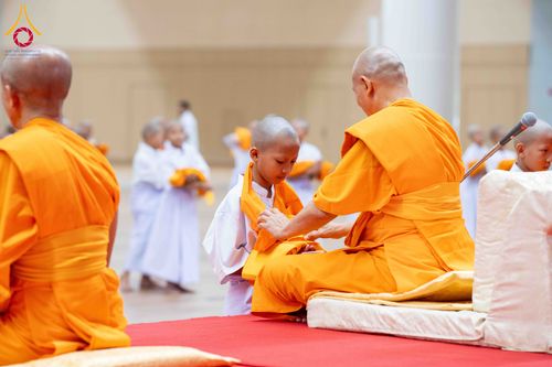 ภาพ No.319534:วันเสาร์ที่ 4 เมษายน พ.ศ.2569 พิธีขอขมา มอบผ้าไตร และถวายบาตรแด่นาคธรรมทายาท ในโครงการบรรพชาสามเณรฟื้นฟูพระพุทธศาสนาทั่วไทย โครงการหน่อแก้วเปรียญธรรม รุ่นที่ 14 โครงการสามเณรยุวธรรมทายาท รุ่นที่ 34 โครงการสามเณรมัชฌิมธรรมทายาท รุ่นที่ 30 ณ สภาธรรมกายสากล