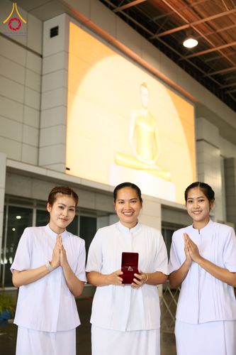 ภาพ No.338150:วันอาทิตย์ต้นเดือน 5 กรกฎาคม พ.ศ.2569 สัมมนาพิเศษ พิธีมอบพระของขวัญ ณ ห้องแก้วสารพัด1 วัดพระธรรมกาย