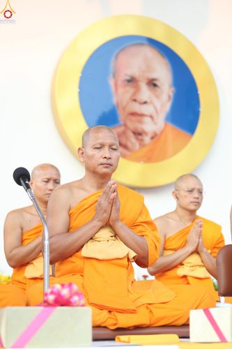 ภาพ No.297543:วันที่ 18 มกราคม พ.ศ. 2569 พิธีตักบาตรพระธรรมยาตรา ณ วัดโบสถ์บน ต.บางคูเวียง จ.นนทบุรี อนุสรณ์สถานลำดับที่ 4 สถานที่เกิดด้วยกายธรรม ในโครงการธรรมยาตรา กตัญญูบูชา มหาปูชนียาจารย์ พระมงคลเทพมุนี(สด จนฺทสโร) พระผู้ปราบมาร อนุสรณ์สถาน 7 แห่ง ปีที่ 14