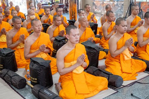 ภาพ No.290369:วันที่ 7 มกราคม พ.ศ. 2569 พิธีต้อนรับพระธรรมยาตรา ณ อนุสรณ์สถานลำดับที่ 2  สถานที่ตั้งมโนปณิธานบวชตลอดชีวิต อนุสรณ์สถานคลองบางนางแท่น (ภาพชุดที่ 2) อ.สามพราน จ.นครปฐม ในโครงการธรรมยาตรา กตัญญูบูชา มหาปูชนียาจารย์ พระมงคลเทพมุนี(สด จนฺทสโร) พระผู้ปราบมาร 