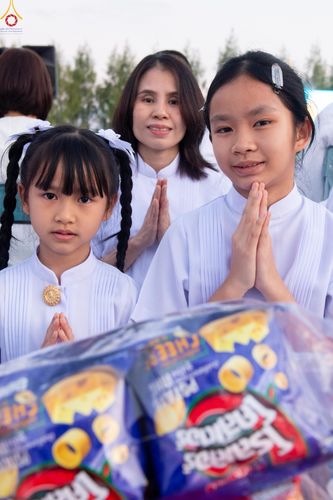 ภาพ No.302444:วันที่ 24 มกราคม พ.ศ. 2569 พิธีตักบาตรพระธรรมยาตรา ณ อนุสรณ์สถานลำดับที่ 5 สถานที่เผยแผ่วิชชาธรรมกายครั้งแรก อนุสรณ์สถานบางปลา วัดบางปลา อำเภอบางเลน จังหวัดนครปฐม ในโครงการธรรมยาตรา กตัญญูบูชา มหาปูชนียาจารย์ พระมงคลเทพมุนี(สด จนฺทสโร) พระผู้ปราบมาร อนุส