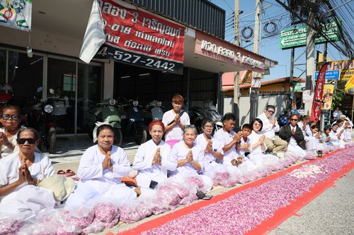 ภาพ No.304059:วันที่ 25 มกราคม พ.ศ. 2569 พิธีต้อนรับพระธรรมยาตรา  รร.สามัคคีราษฏร์บำรุง-วัดพระธรรมกาย ในโครงการธรรมยาตรา กตัญญูบูชา มหาปูชนียาจารย์ พระมงคลเทพมุนี(สด จนฺทสโร) พระผู้ปราบมาร อนุสรณ์สถาน 7 แห่ง ปีที่ 14