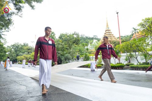 ภาพ No.351538:วันที่ 22 กันยายน พ.ศ. 2569  พิธีตักบาตรสามเณรธรรมทายาท โครงการบรรพชาพัฒนาคุณธรรม จริยธรรม  สำหรับนักเรียนนายสิบตำรวจ (นสต.) รุ่นที่ 16 ศูนย์ฝึกอบรมตำรวจภูธรภาค 1  ณ วัดพระพุทธบาทราชวรมหาวิหาร