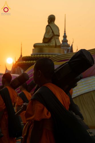 ภาพ No.297341:วันที่ 15 มกราคม พ.ศ.2569 พระธรรมยาตราปฏิบัติธรรมและถ่ายภาพหมู่ประวัติศาสตร์ อนุสรณ์สถานลำดับที่ 4 สถานที่เกิดด้วยกายธรรม  ณ วัดโบสถ์บน ต.บางคูเวียง จ.นนทบุรี ในโครงการธรรมยาตรา กตัญญูบูชา มหาปูชนียาจารย์ พระมงคลเทพมุนี(สด จนฺทสโร) พระผู้ปราบมาร อนุสรณ์ส