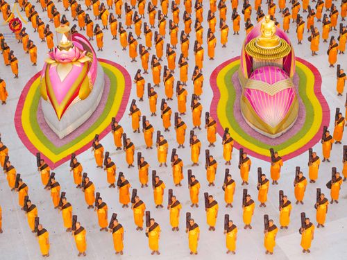 ภาพ No.294657:วันอาทิตย์ที่ 14 ธันวาคม พ.ศ.2568 พระธรรมยาตราปฏิบัติธรรมและถ่ายภาพหมู่ประวัติศาสตร์ ณ วัดสองพี่น้อง ต.ต้นตาล อ.สองพี่น้อง จ.สุพรรณบุรี ในโครงการธรรมยาตรา กตัญญูบูชา มหาปูชนียาจารย์ พระมงคลเทพมุนี(สด จนฺทสโร) พระผู้ปราบมาร อนุสรณ์สถาน 7 แห่ง ปีที่ 14