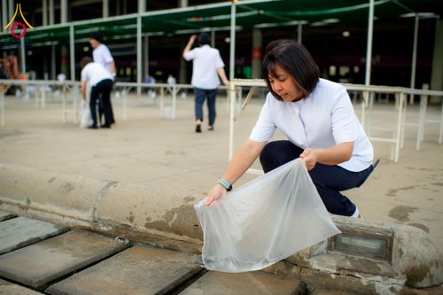 ภาพ No.326310:วันที่ 26 -27 เมษาบน พ.ศ.2569 การเก็บงานแผ่นหน้าโต๊ะที่ลานธรรม งานถวายมหาสังฆทาน 40,000 กว่าวัดทั่วประเทศ ณ ลานธรรม วัดพระธรรมกาย