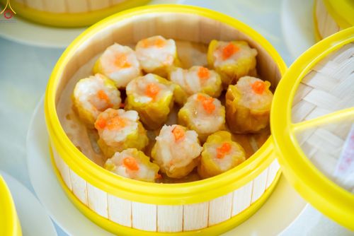 ภาพ No.325752:วันที่ 22 เมษายน พ.ศ.2569(วันคุ้มครองโลก) งานถวายมหาสังฆทาน 40,000 กว่าวัดทั่วประเทศ เจ้าหน้าที่ สาธุชน ร่วมใจจัดเตรียมภัตตาหารเพล (ชุด 2)