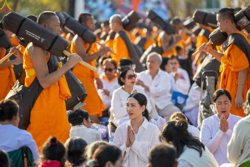 ภาพ No.293075:วันที่ 11 มกราคม พ.ศ. 2569 พิธีต้อนรับพระธรรมยาตรา ณ อนุสรณ์สถานลำดับที่ 3 (ภาพชุดที่ 2) สถานที่เกิดในเพศสมณะ วัดสองพี่น้อง อำเภอสองพี่น้อง จังหวัดสุพรรณบุรี ในโครงการธรรมยาตรา กตัญญูบูชา มหาปูชนียาจารย์ พระมงคลเทพมุนี(สด จนฺทสโร) พระผู้ปราบมาร อนุสรณ์สถ