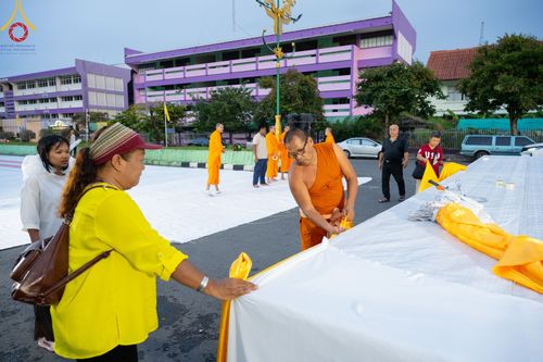 ภาพ No.341203:วันที่ 27 กรกฎาคม พ.ศ. 2569 พิธีตักบาตรพระ 1,000 รูป เมืองพัทลุง  ณ ถนนราเมศวร์ อ.เมือง จ.พัทลุง