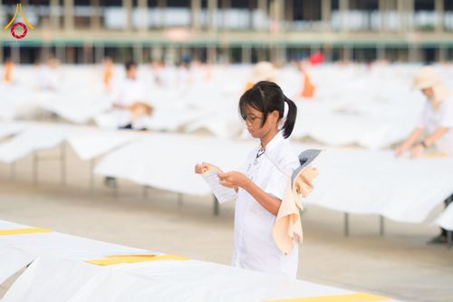 ภาพ No.217813:วันที่ 10-14 เมษายน พ.ศ. 2568 เจ้าหน้าที่อาสาสมัคร เตรียมงานวันคุ้มครองโลก ชุดที่ 2 วัดพระธรรมกาย จ.ปทุมธานี