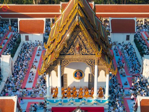 ภาพ No.197715:พิธีตักบาตรพระธรรมยาตรา ณ อนุสรณ์สถานลำดับที่ 4 สถานที่เกิดด้วยกายธรรม วัดโบสถ์(บน) ต.บางคูเวียง จ.นนทบุรี ในโครงการธรรมยาตรา กตัญญูบูชา มหาปูชนียาจารย์ พระมงคลเทพมุนี(สด จนฺทสโร) พระผู้ปราบมาร อนุสรณ์สถาน 7 แห่ง ปีที่ 13 วันที่ 19 มกราคม พ.ศ. 2568