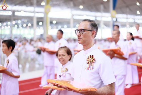 ภาพ No.160199:พิธีทอดผ้าป่าสมทบกฐินวัดพระธรรมกาย และสมทบกฐิน 30,000 วัดทั่วไทย ครั้งที่ 3 ณ สภาธรรมกายสากล วัดพระธรรมกาย วันพฤหัสบดีที่ 10 ตุลาคม พ.ศ. 2567