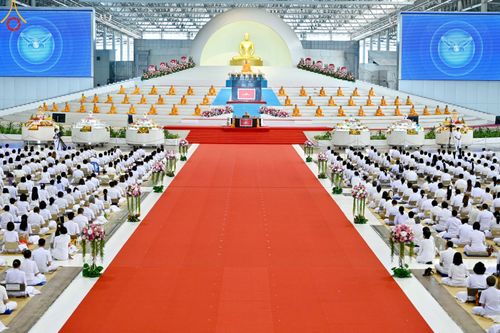 ภาพ No.86915:พิธีตักบาตร , พิธีบูชาข้าวพระ , พิธีจุดเทียนใจ ไฟนิรันดร์ อนันตชัย ในวันอาทิตย์ต้นเดือน 3 กันยายน พ.ศ. 2566 ณ วัดพระธรรมกาย