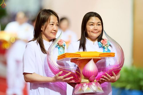 ภาพ No.251634:วันที่ 10 ตุลาคม พ.ศ. 2568 พิธีทอดผ้าป่าสมทบกฐินวัดพระธรรมกาย และสมทบกฐิน 30,000 กว่าวัดทั่วประเทศ ครั้งที่ 3 ณ สภาธรรมกายสากล วัดพระธรรมกาย