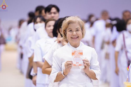 ภาพ No.159553:สัมมนาพิเศษและพิธีมอบองค์พระธรรมกาย 2,000 องค์ ณ ห้องแก้วสารพัดนึก 1 วัดพระธรรมกาย วันอาทิตย์ต้นเดือนที่ 6 ตุลาคม พ.ศ. 2567