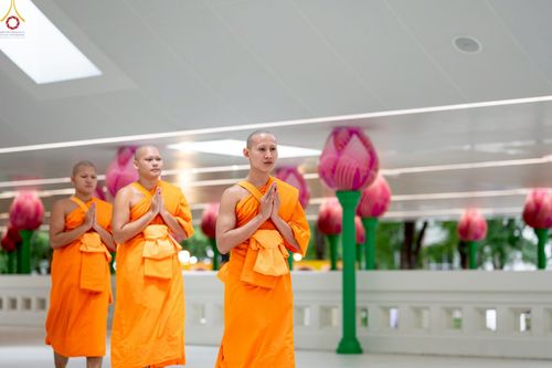 ภาพ No.227776:วันเสาร์ที่ 31 พฤษภาคม พ.ศ.2568 พิธีถวายผ้าไตรแด่สามเณรผู้เข้ารับการอุปสมบท , พิธีอุปสมบทสามเณรเตรียม DCI วัดพระธรรมกาย จ.ปทุมธานี