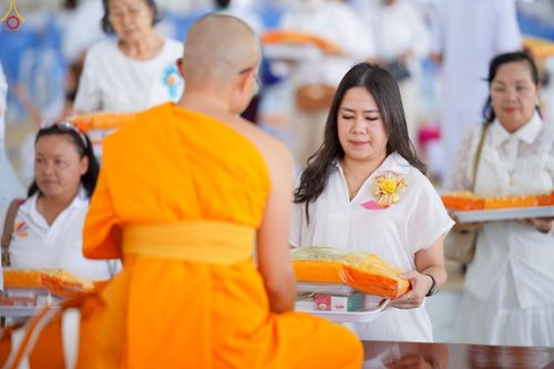 ภาพ No.229754:วันที่ 25 มิถุนายน พ.ศ. 2568 (แรม 15 ค่ำ เดือน 7) พิธีบุพเปตพลี ครั้งที่ 166 ร่วมอุทิศบุญแด่หมู่ญาติที่ล่วงลับไปแล้ว และสืบทอดอายุพระพุทธศาสนา ณ หอฉันคุณยายอาจารย์ฯ วัดพระธรรมกาย