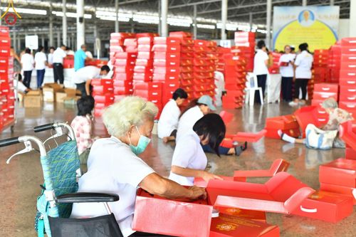 ภาพ No.212101:วันจันทร์ที่ 17 มีนาคม พ.ศ. 2568 บุญบรรจุกล่องไทยธรรม เพื่อถวายแด่พระสังฆาธิการ 40,000 กว่าวัดทั่วไทย ในวันคุ้มครองโลก 22 เมษายน พ.ศ. 2568 ณ บ้านแก้วเรือนทองคุณยายฯ วัดพระธรรมกาย