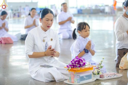 ภาพ No.139141:พิธีตักบาตร , พิธีบูชาข้าวพระ ณ ห้องแก้วสารพัด 1 สภาธรรมกายสากล วัดพระธรรมกาย วันอาทิตย์ต้นเดือนที่ 2 มิถุนายน พ.ศ. 2567