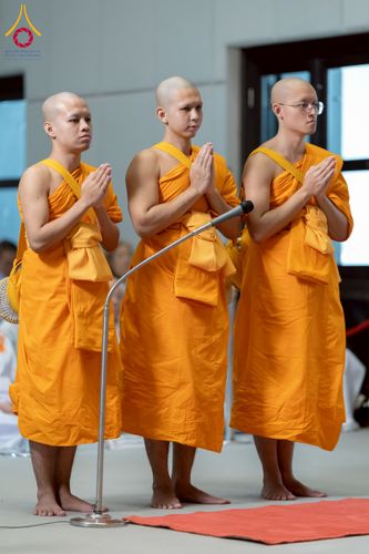 ภาพ No.223816:วันอาทิตย์ที่ 11 พฤษภาคม พ.ศ. 2568 พิธีอุปสมบทสามเณรเปรียญธรรมอุปสมบทอุทิศชีวิต 9 รูป อุบาสก 1 ท่าน ณ อุโบสถพระไตรปิฏกวัดพระธรรมกาย