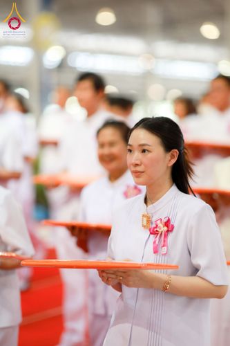 ภาพ No.134379:พิธีทอดผ้าป่าสมทบ มหาสังฆทาน 10,000 วัด ทั่วไทย วันอาทิตย์ต้นเดือนที่ 7 เมษายน พ.ศ.2567 ณ ห้องแก้วสารพัดนึก 1 สภาธรรมกายสากล  วัดพระธรรมกาย จ.ปทุมธานี