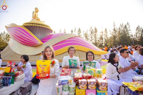 ภาพ No.193033:พิธีตักบาตรพระธรรมยาตรา ณ อนุสรณ์สถานคลองบางนางแท่น อ.สามพราน จ.นครปฐม ในโครงการธรรมยาตรา กตัญญูบูชา มหาปูชนียาจารย์ พระมงคลเทพมุนี(สด จนฺทสโร) พระผู้ปราบมาร อนุสรณ์สถาน 7 แห่ง ปีที่ 13 วันที่ 11 มกราคม พ.ศ.2568