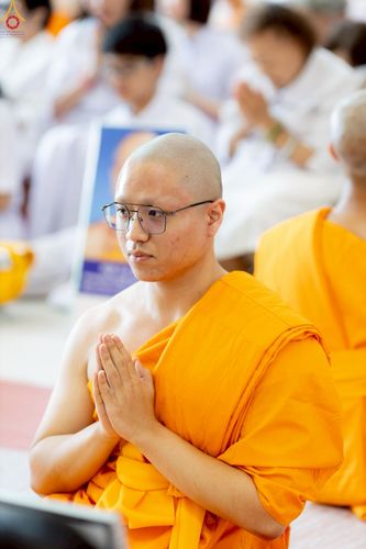 ภาพ No.229225:วันเสาร์ที่ 14 มิถุนายน พ.ศ. 2568 พิธีบรรพชา , พิธีถวายบาตร , พิธีอุปสมบท ในโครงการบรรพชาอุปสมบทหมู่ ผู้บริหารรุ่นที่ 15 และ อุดมศึกษา รุ่นที่ 52 ณ โบสถ์พระไตรปิฎก วัดพระธรรมกาย